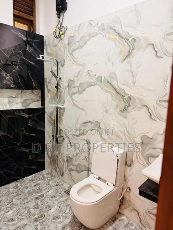A BRAND NEW SINGALE STORY LUXURY HOUSE In KIRIWATTUDUWA
