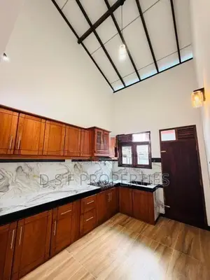 A BRAND NEW SINGALE STORY LUXURY HOUSE In KIRIWATTUDUWA