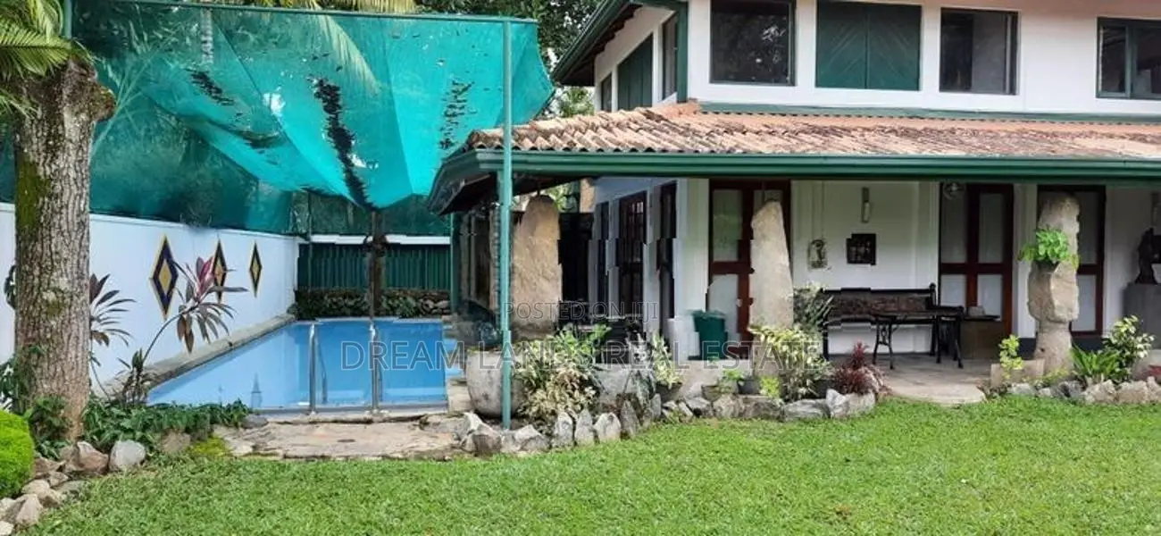 Vill two storied with swimming pool for rent in kotte