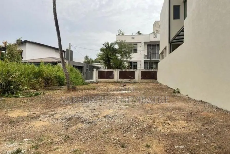Land in a Gated Community Boralesgamuwa 200 meters to Dehiwala Rd