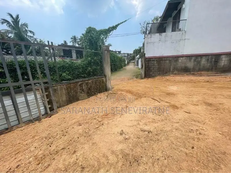 Land For Sale in Talwathugoda 100 meters to 174 Bus Rd