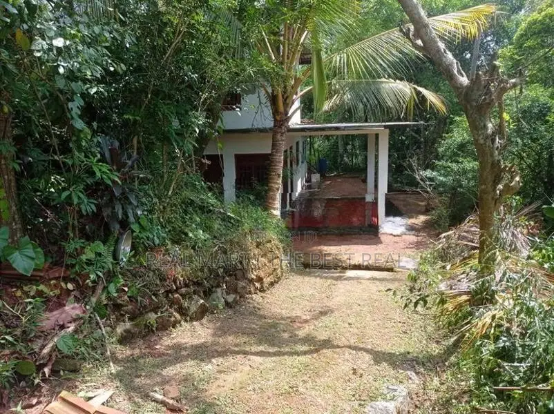 PAYAGALA : 4BR (38P) 2-STOREY HOUSE FOR SALE