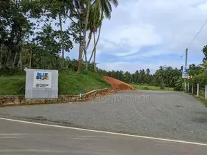 හබරාදුව දික්කුඹුර පාරෙන් බිම් කොටස්