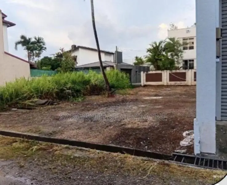 Land in a Gated Community Boralesgamuwa 200 meters to Dehiwala Rd