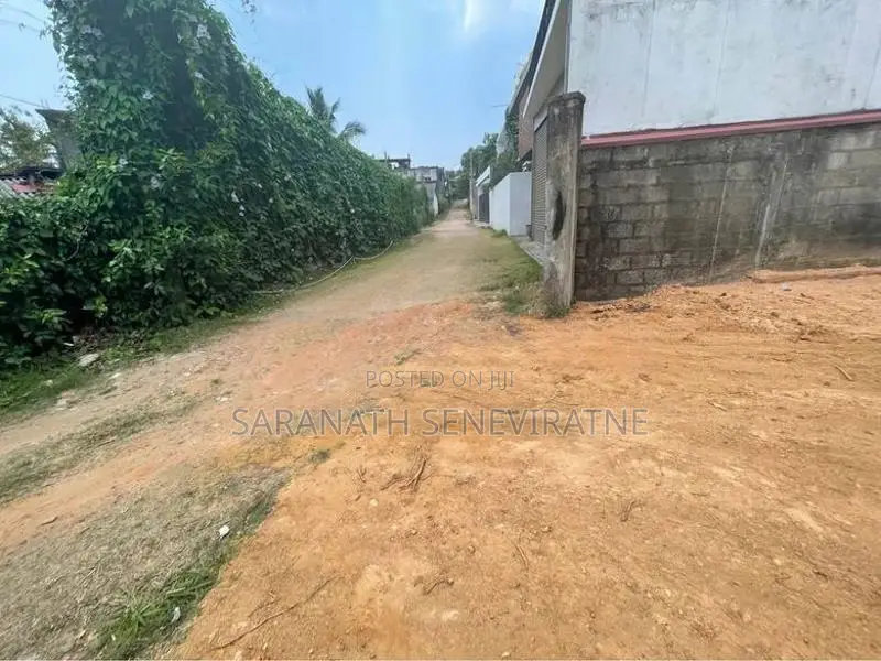 Land For Sale in Talwathugoda 100 meters to 174 Bus Rd
