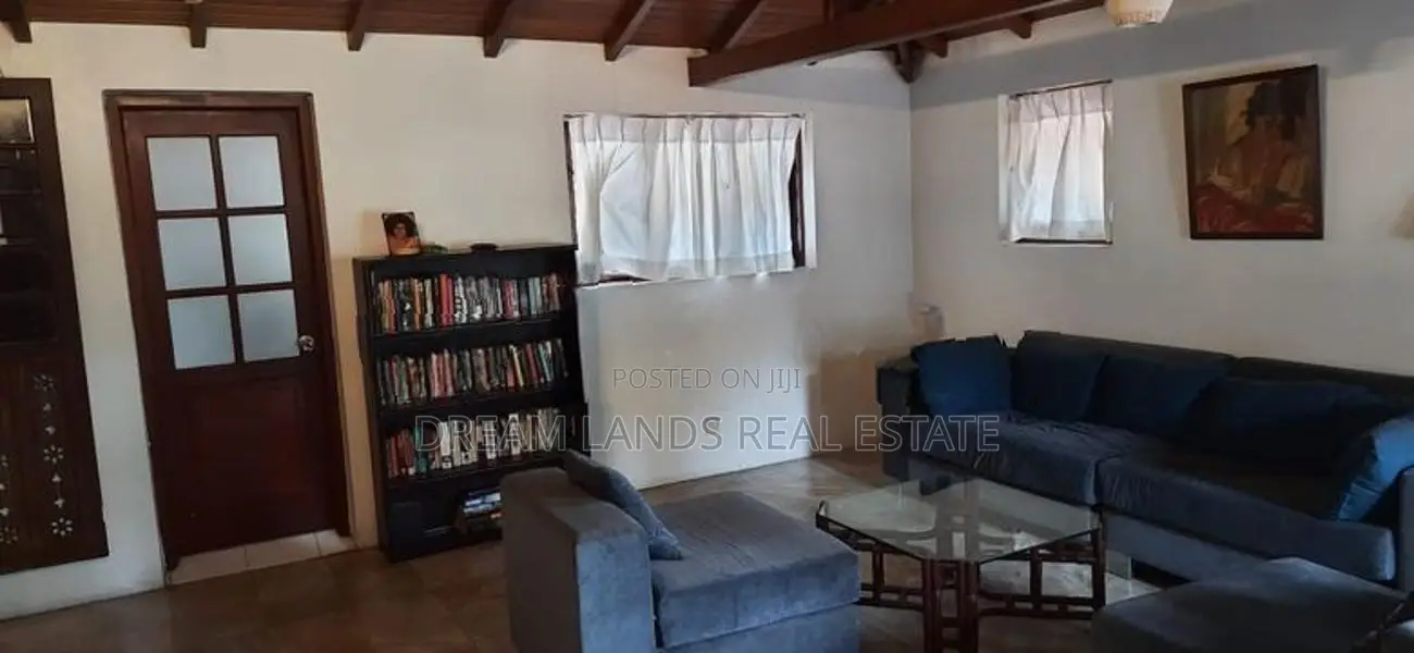 Vill two storied with swimming pool for rent in kotte