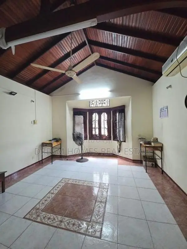 Elegant 5-Bedroom House for Sale – Wellawatte, Colombo 06