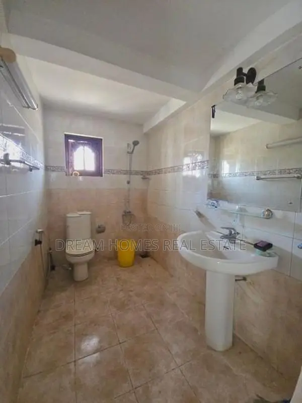 Elegant 5-Bedroom House for Sale – Wellawatte, Colombo 06