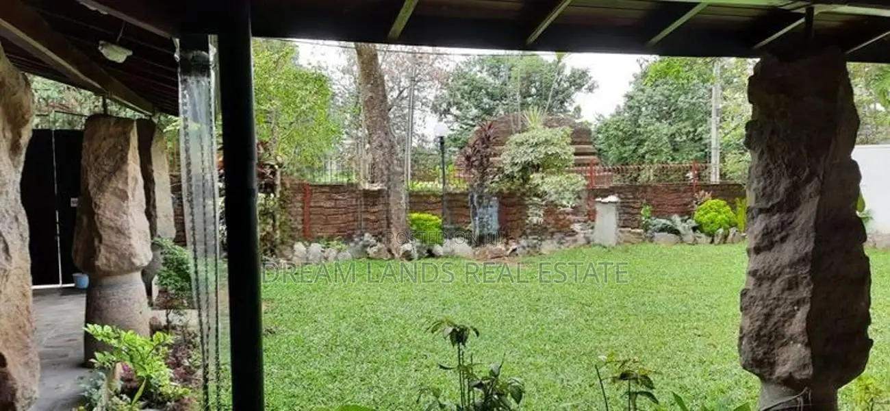 Vill two storied with swimming pool for rent in kotte