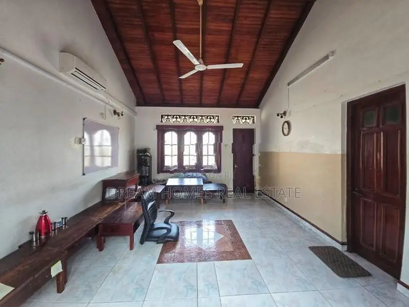 Elegant 5-Bedroom House for Sale – Wellawatte, Colombo 06