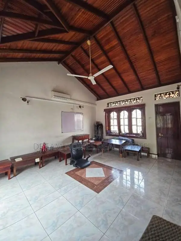 Elegant 5-Bedroom House for Sale – Wellawatte, Colombo 06