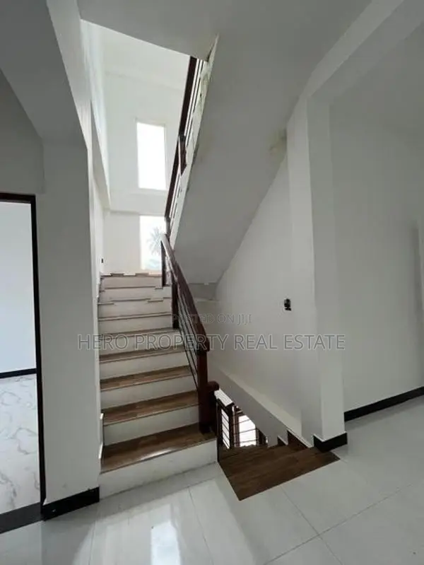 Luxury Two Story House for Rent in Piliyandala