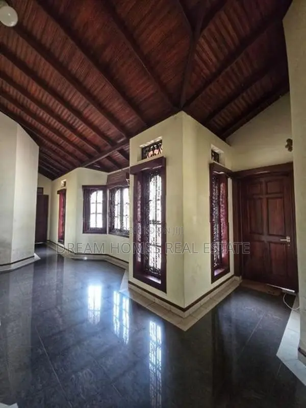 Elegant 5-Bedroom House for Sale – Wellawatte, Colombo 06