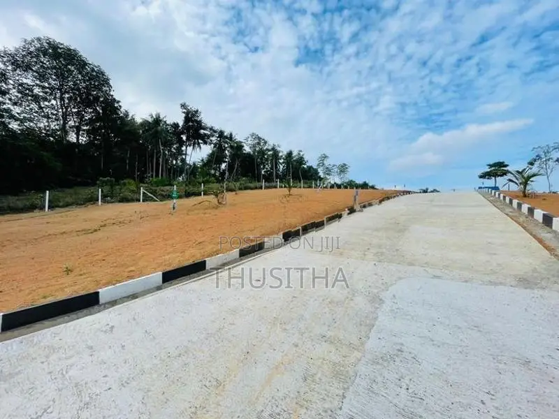 Kalagedihena | සියලු පහසුකම් සහිත ඉඩමක්