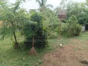 Moratuwa, Katukurnda 7.4 Perches Land for Sale