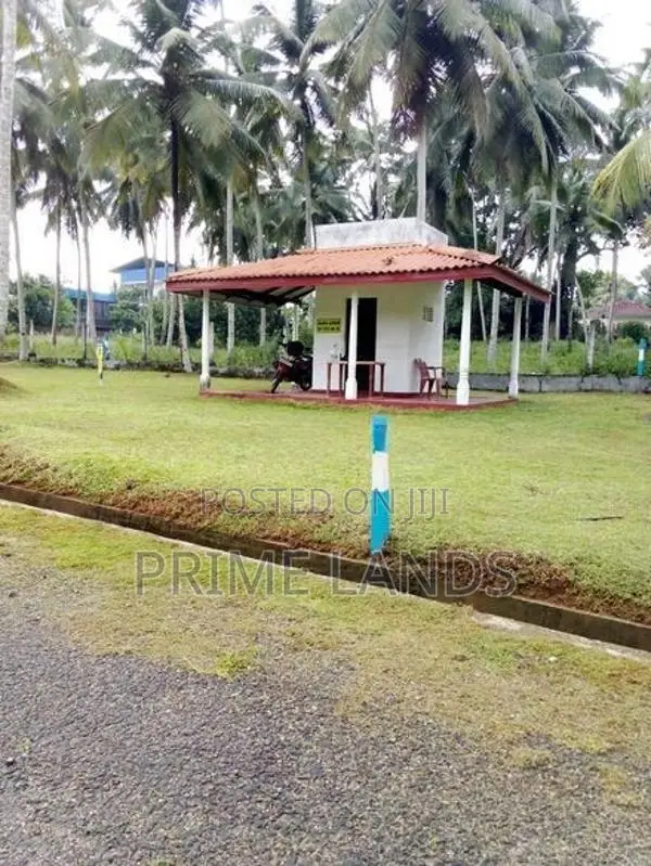 හොරන නගරයෙන්ම වටිනා ඉඩමක්