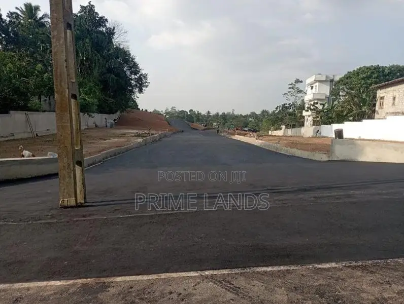 පිලියන්දල බස් පාරට ආසන්නයේන් වටිනා ඉඩම් ව්‍යාපෘතියක්