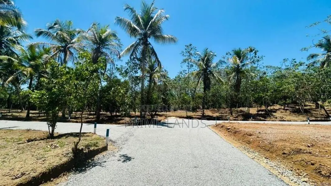 සියලු පහසුකම් සමගින් වටිනා ඉඩම් ව්‍යාපෘතියක් කහතුඩුවෙන්