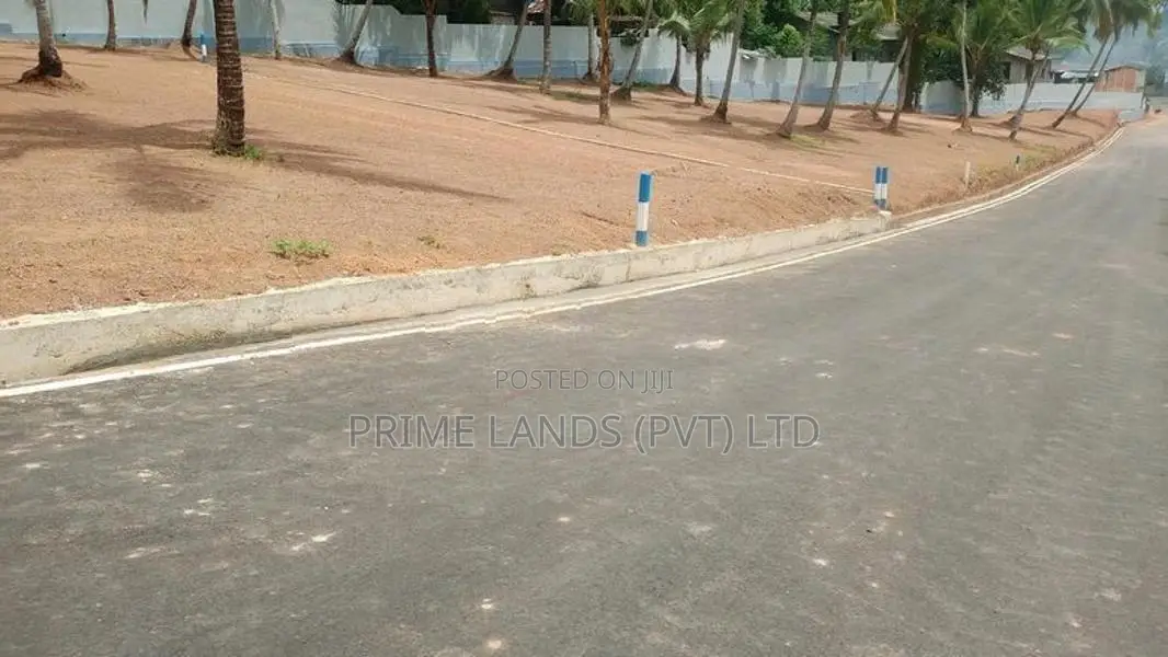 කොළඹ - මීගමුව පාරට සමීපව කඳාන විකුණන ඉඩම්