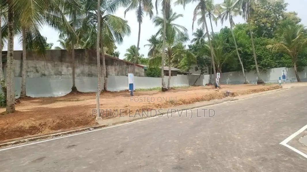කොළඹ - මීගමුව පාරට සමීපව කඳාන විකුණන ඉඩම්