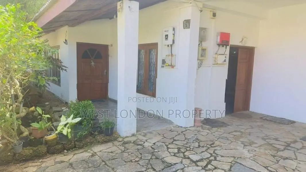 𝐌𝐨𝐫𝐚𝐭𝐮𝐰𝐚 | An Exceptional Two-Storey House for Sale!