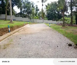 කඩුවෙල Malaba ලඟින් ඉඩම්