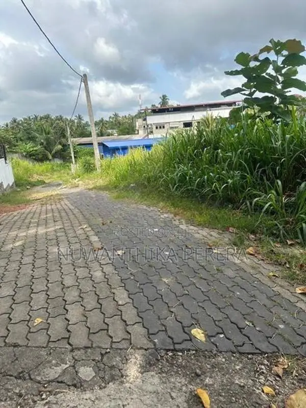 කඩවත වාණිජ ඉඩමක් විකිණීමට
