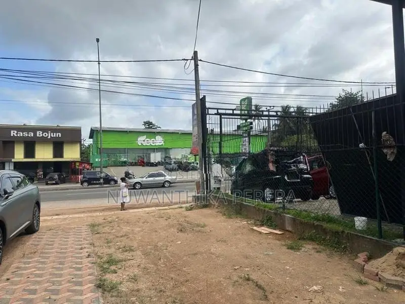 කඩවත වාණිජ ඉඩමක් විකිණීමට