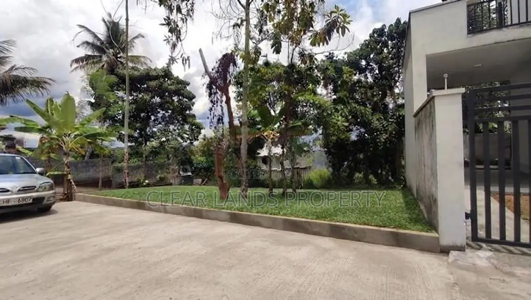 Residential land for sale in Homagama Walauwa junction