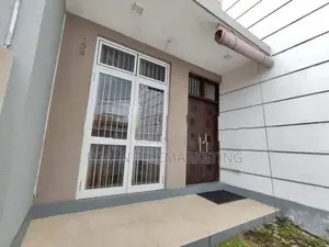 Semi-Furnished 3-Bedroom House for Rent – Polgasowita