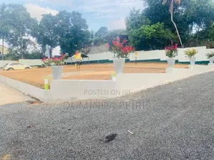 Land in Athurugiriya