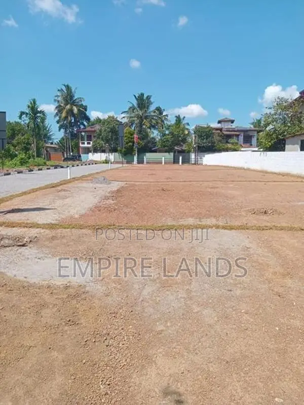 Luxury Land for Sale in Thewatte Road Ragama
