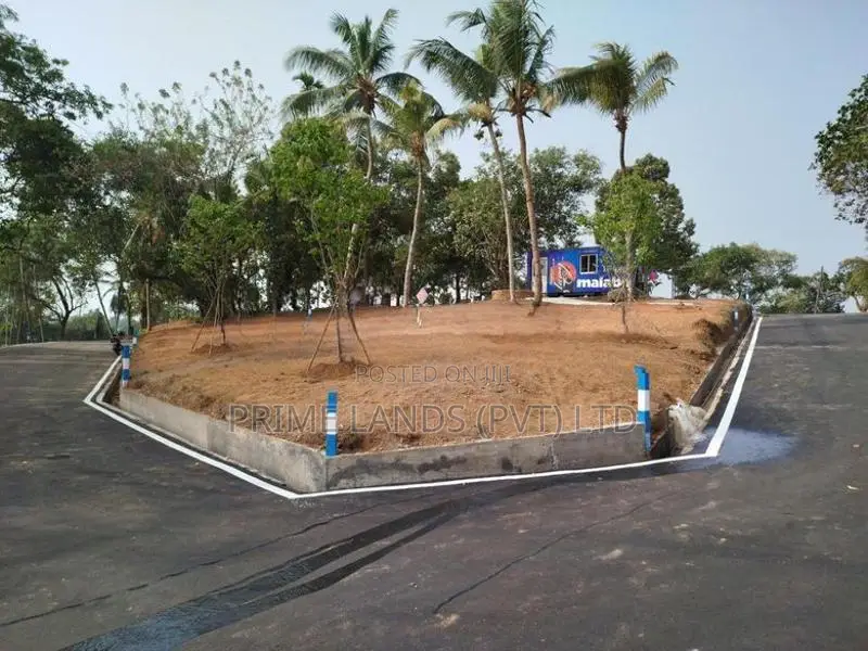 කඩුවෙල අඹතලේ හන්දියට ආසන්නව බිම් කොටස් විකිණීමට