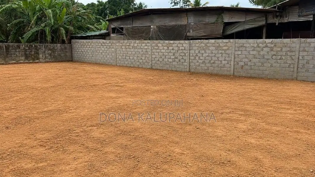 Land with House for Rent Piliyandala