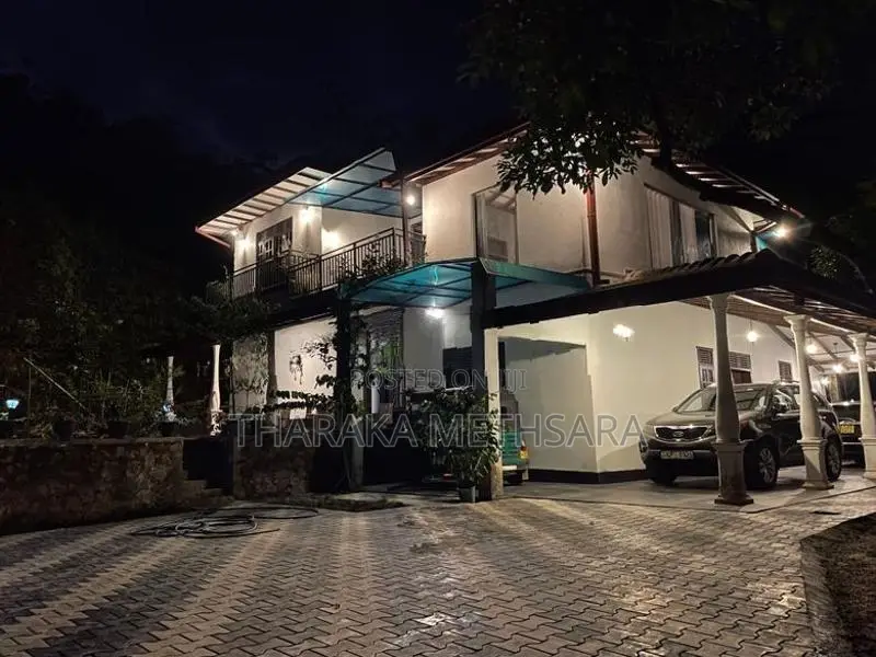 Modern House with Nice View. Elpitiya