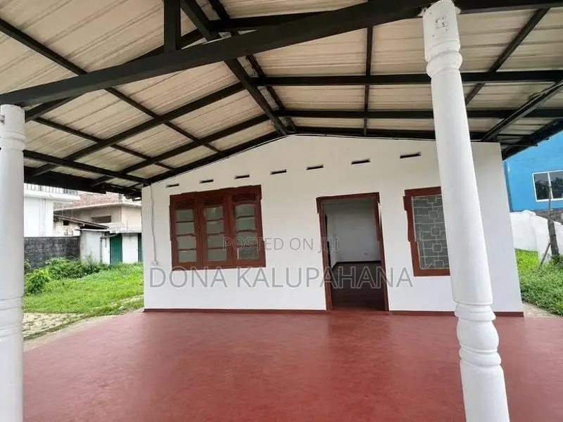 House with 39 Perches Land Rent -Piliyandala