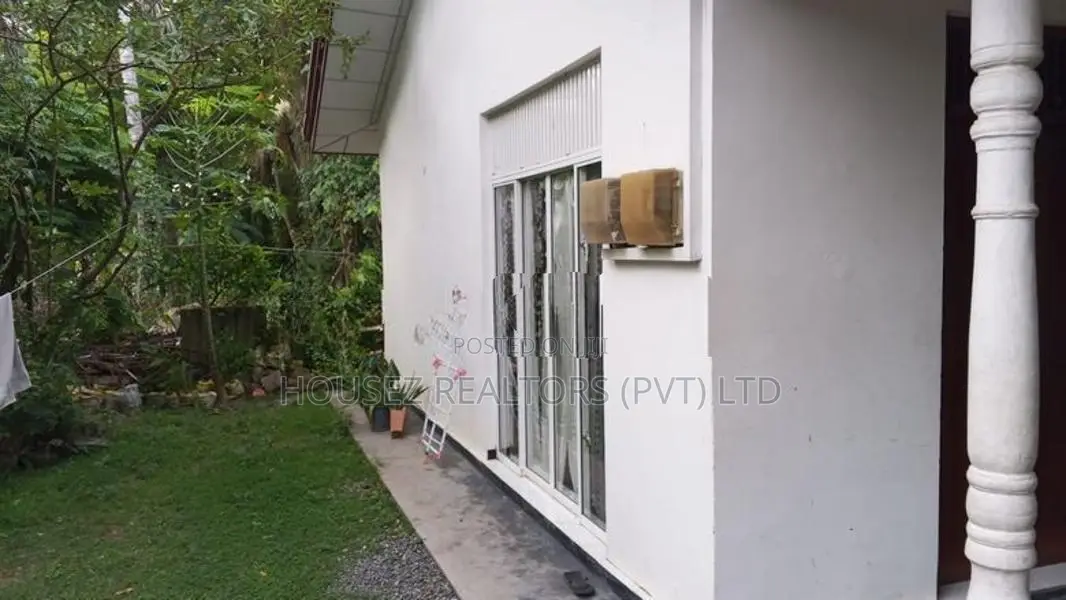 3 Houses on 18 Perches for Sale – Boralesgamuwa