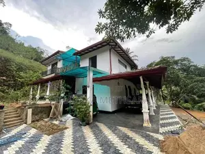 Modern House with Nice View. Elpitiya