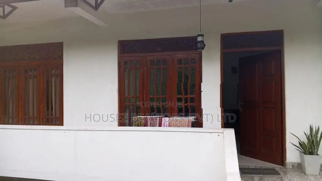 3 Houses on 18 Perches for Sale – Boralesgamuwa