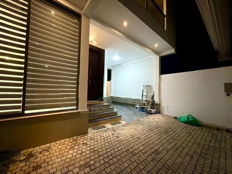 Brand New Modern Luxury House for Sale – Pannipitiya