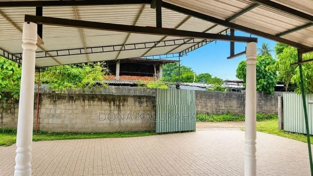 House with 39 Perches Land Rent -Piliyandala