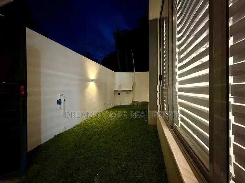 Brand New Modern Luxury House for Sale – Pannipitiya
