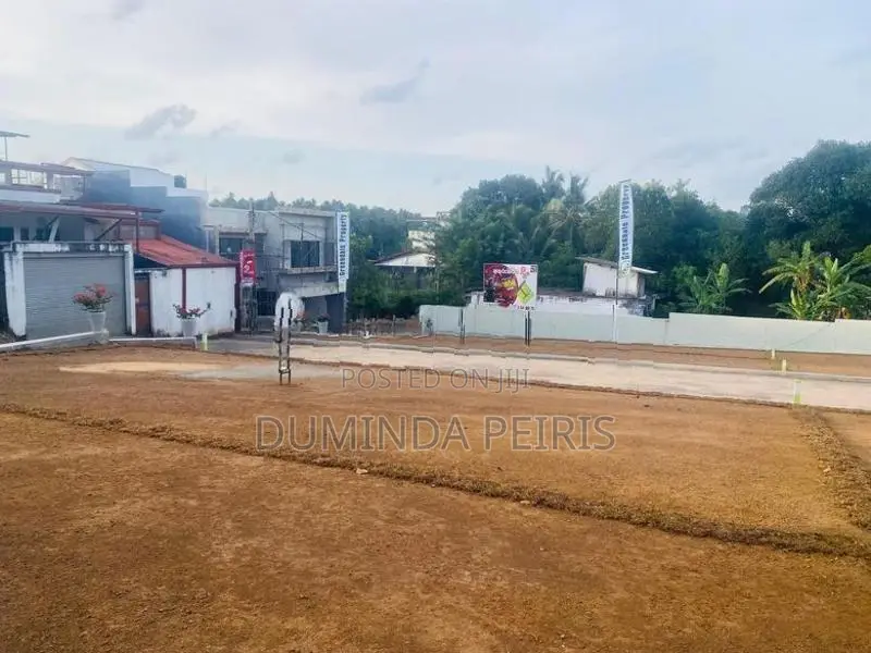 Land in Athurugiriya