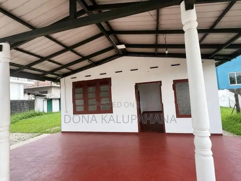 Land with House for Rent Piliyandala