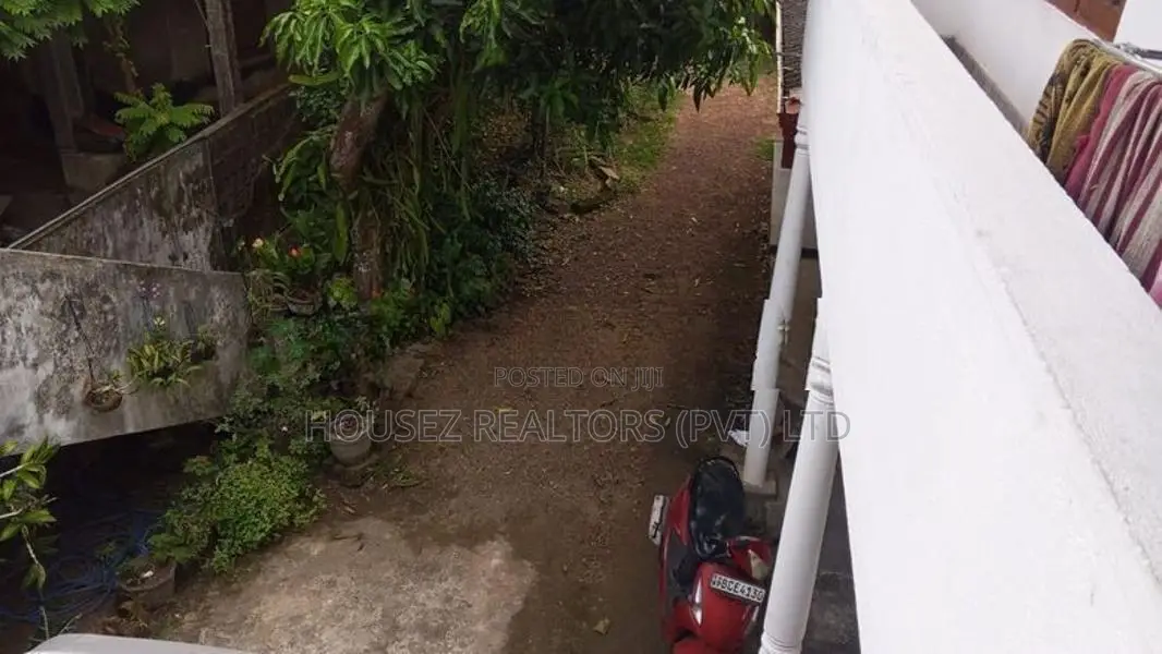 3 Houses on 18 Perches for Sale – Boralesgamuwa