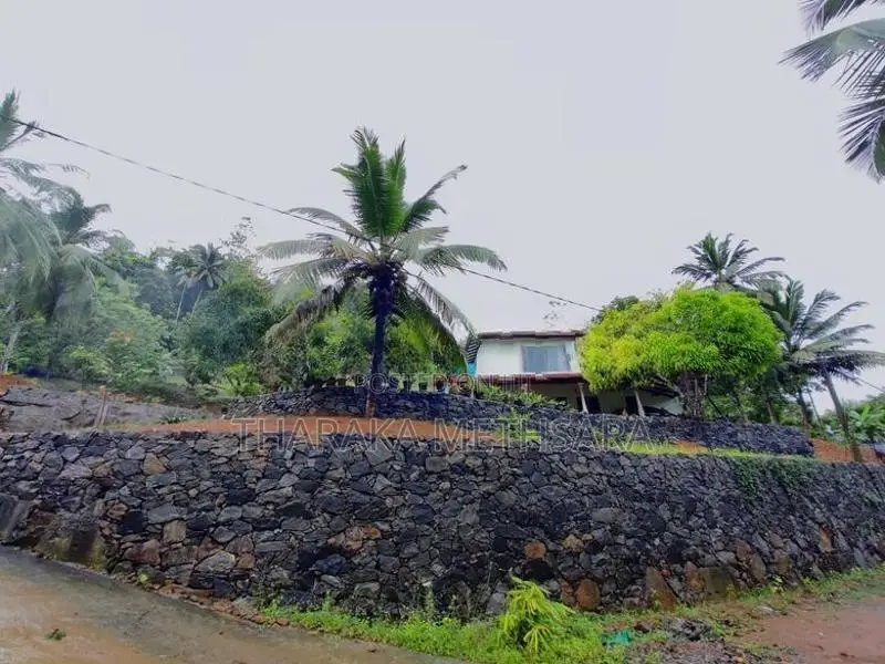 Modern House with Nice View. Elpitiya
