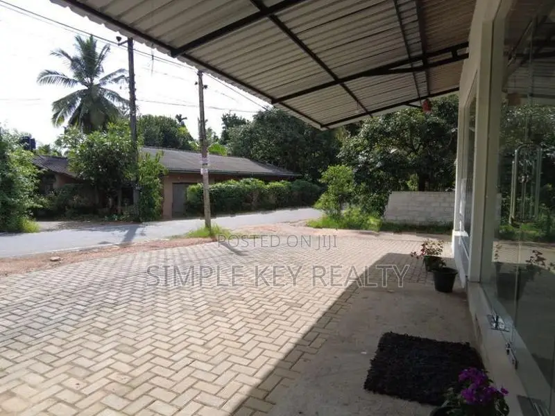 Homagama Meegoda Commercial Shop for Rent