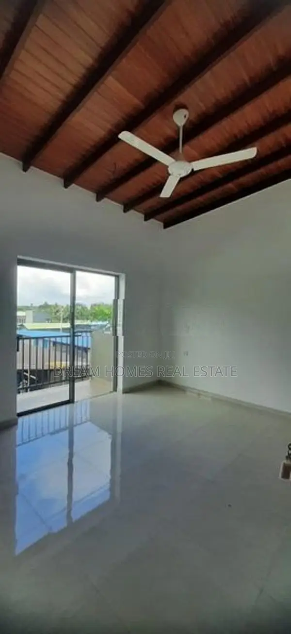 Canterbury Golf Resort New Villa House for Rent kahathuduwa