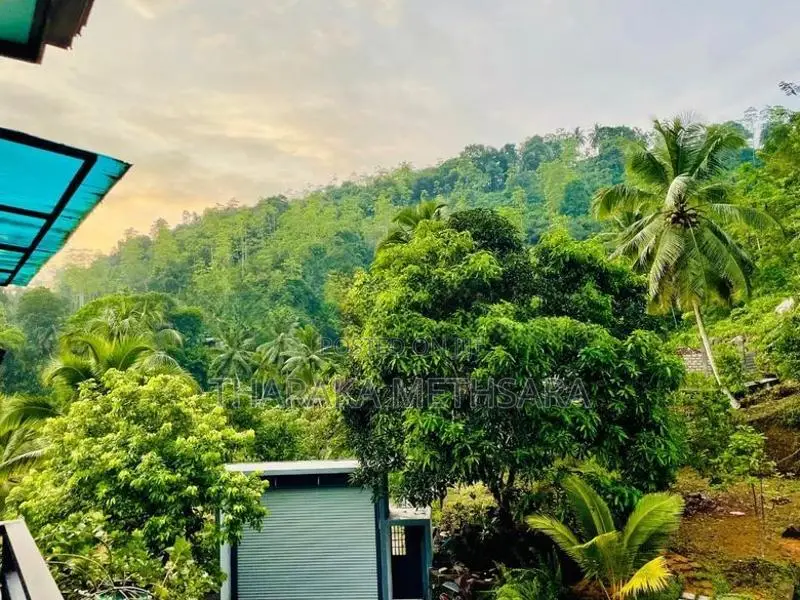 Modern House with Nice View. Elpitiya