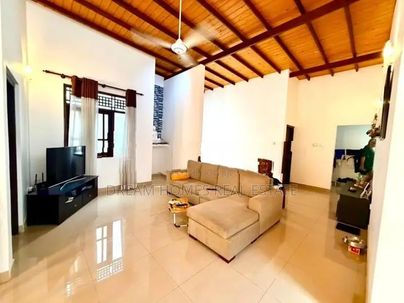 Well-Maintained House for Sale – Thalawathugoda